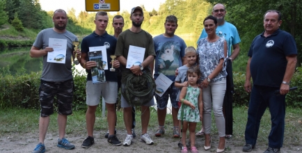 Wójt Sylwia Cieślar, Prezes TW TON Jan Śliwka i nagrodzeni wędkarze